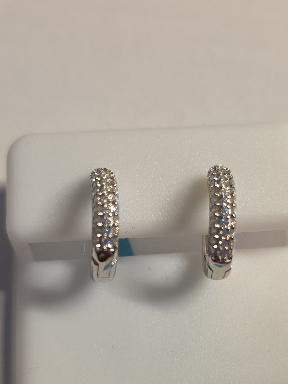 ✨️✨️ 925 Sterling Silver Moissanite Huggie Hoop Earrings - White